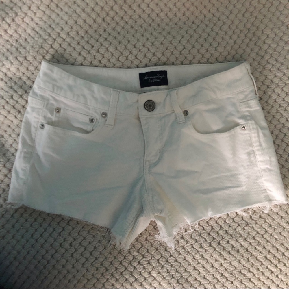 White ribbed American eagle jean shorts